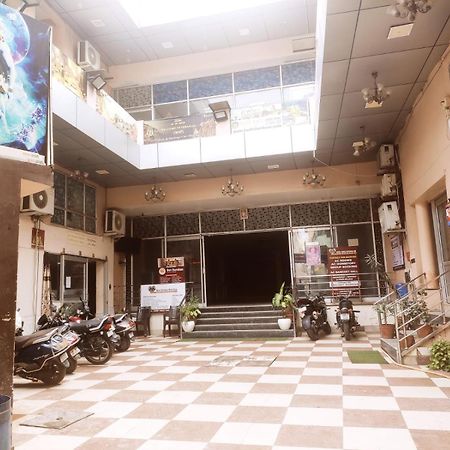 Shree Krishna Hotel Inn Варанаси Экстерьер фото