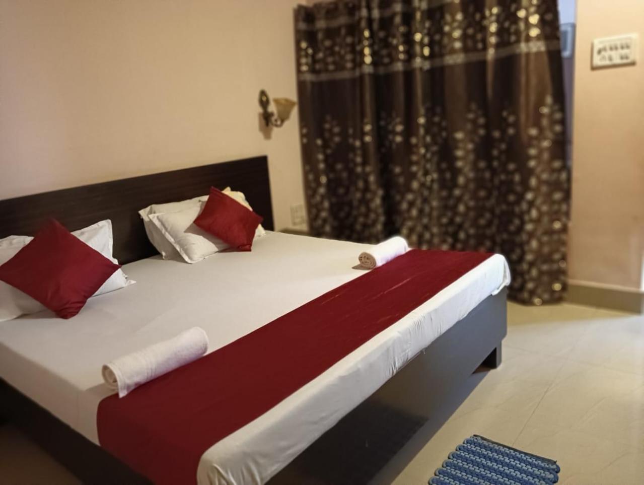 Shree Krishna Hotel Inn Варанаси Экстерьер фото