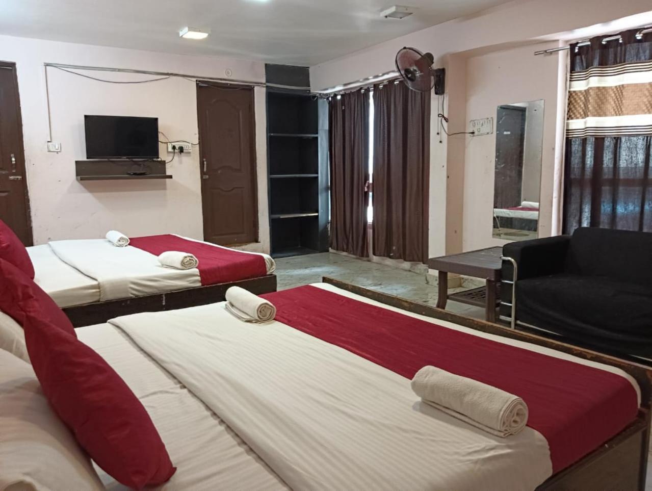 Shree Krishna Hotel Inn Варанаси Экстерьер фото